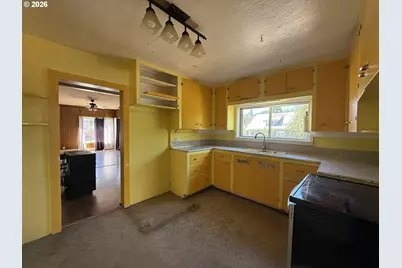 1468 SE Thompson St, Roseburg, OR 97470 - Photo 10