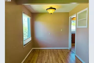 823 W 10th St, The Dalles, OR 97058 - Photo 6