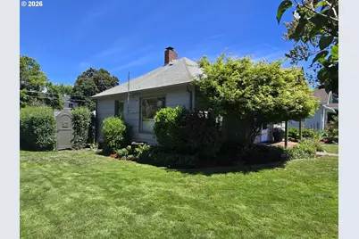 823 W 10th St, The Dalles, OR 97058 - Photo 2