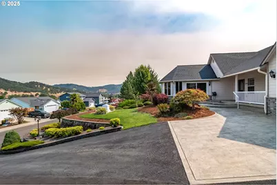 204 Rainbow Ridge Ave, Roseburg, OR 97471 - Photo 38