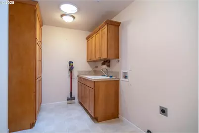 204 Rainbow Ridge Ave, Roseburg, OR 97471 - Photo 20