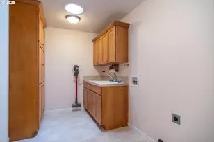 204 Rainbow Ridge Ave, Roseburg, OR 97471 - Photo 20