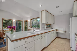 4892 SE Fieldcrest Dr, Milwaukie, OR 97222 - Photo 14