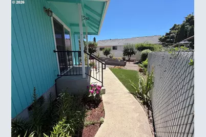 1665 NW Jennifer Ct, Roseburg, OR 97471 - Photo 2