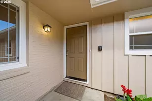 12125 SW Lynnridge Ave, Portland, OR 97225 - Photo 4