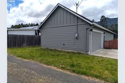 76442 Laurel St, Oakridge, OR 97463 - Photo 24