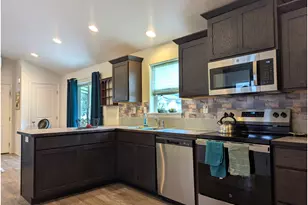 76442 Laurel St, Oakridge, OR 97463 - Photo 10