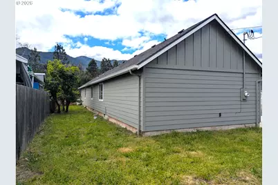 76442 Laurel St, Oakridge, OR 97463 - Photo 28