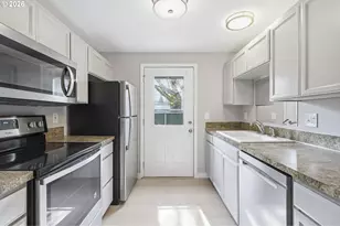 2501 E 2nd St, Newberg, OR 97132 - Photo 8