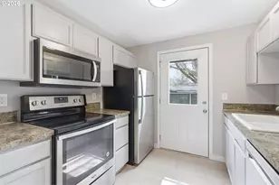 2501 E 2nd St, Newberg, OR 97132 - Photo 10