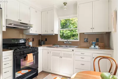 2825 SE Hawthorne Blvd, Portland, OR 97214 - Photo 14