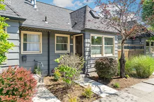 2825 SE Hawthorne Blvd, Portland, OR 97214 - Photo 1