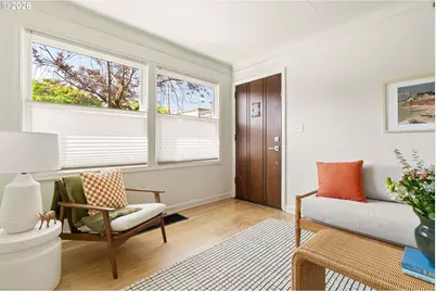 2825 SE Hawthorne Blvd, Portland, OR 97214 - Photo 4