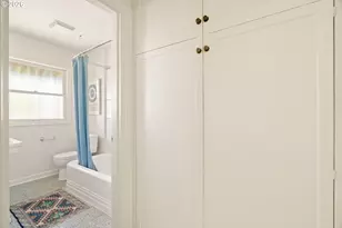 2825 SE Hawthorne Blvd, Portland, OR 97214 - Photo 20
