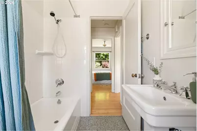 2825 SE Hawthorne Blvd, Portland, OR 97214 - Photo 22