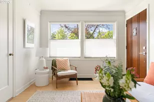 2825 SE Hawthorne Blvd, Portland, OR 97214 - Photo 6