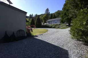 22282 Tiller Trail Hwy, Days Creek, OR 97429 - Photo 38