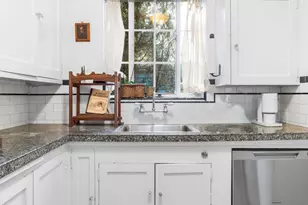 2325 NE Flanders St, Portland, OR 97232 - Photo 10