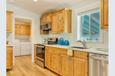 240 11th Ave, Seaside, OR 97138 - Photo 16