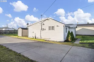 860 Burton St, Harrisburg, OR 97446 - Photo 14