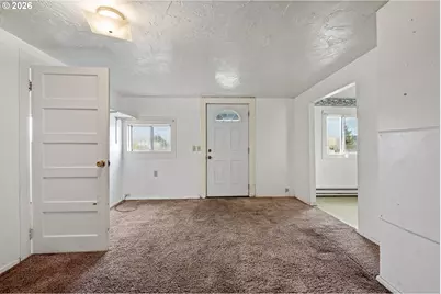 860 Burton St, Harrisburg, OR 97446 - Photo 2