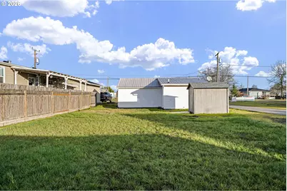 860 Burton St, Harrisburg, OR 97446 - Photo 16