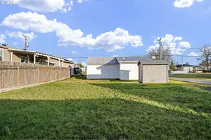 860 Burton St, Harrisburg, OR 97446 - Photo 16