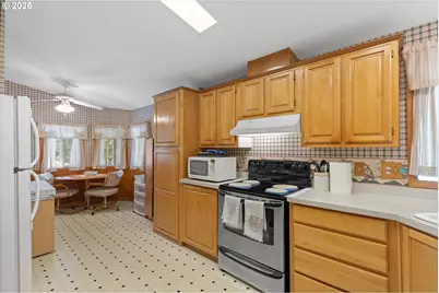 655 NE Burnett Rd #2, McMinnville, OR 97128 - Photo 10