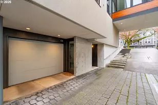 245 SW Meade St, Portland, OR 97201 - Photo 2