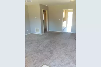 8309 8315 N Dwight Ave, Portland, OR 97203 - Photo 2