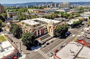 1620 NE Broadway St, Portland, OR 97232 - Photo 4