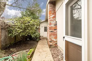 948 V St, Springfield, OR 97477 - Photo 36