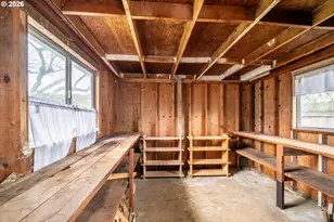 948 V St, Springfield, OR 97477 - Photo 32