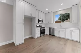 9824 SW 34th Pl, Portland, OR 97219 - Photo 6