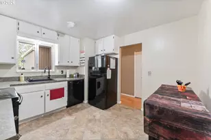 17660 NW Shorewood Dr, Beaverton, OR 97006 - Photo 4