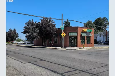 230 N 3rd St, Harrisburg, OR 97446 - Photo 10