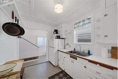 552 Highway 101, Rockaway Beach, OR 97136 - Photo 4