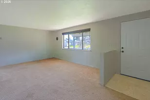 25031 Woodland Ave, Veneta, OR 97487 - Photo 4