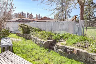 25031 Woodland Ave, Veneta, OR 97487 - Photo 24