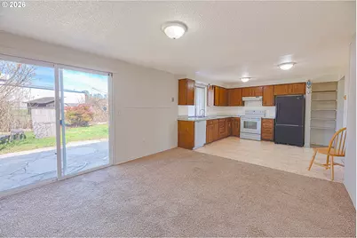 25031 Woodland Ave, Veneta, OR 97487 - Photo 12