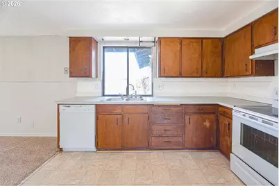 25031 Woodland Ave, Veneta, OR 97487 - Photo 10