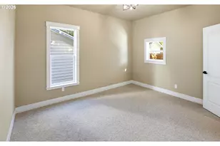 238 Oak St, Florence, OR 97439 - Photo 16