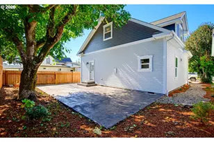238 Oak St, Florence, OR 97439 - Photo 32