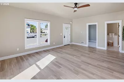 238 Oak St, Florence, OR 97439 - Photo 14