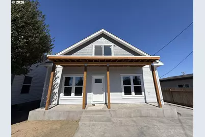238 Oak St, Florence, OR 97439 - Photo 2