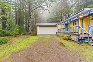 5585 Lakeview Dr, Florence, OR 97439 - Photo 2