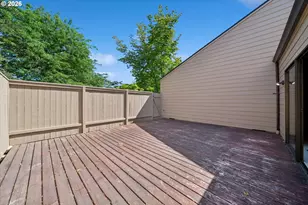 12517 NE Shaver St, Portland, OR 97230 - Photo 30