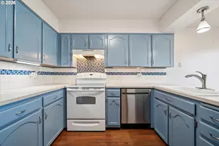 12517 NE Shaver St, Portland, OR 97230 - Photo 8