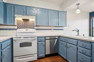 12517 NE Shaver St, Portland, OR 97230 - Photo 10