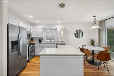 1021 SW 24th St, Troutdale, OR 97060 - Photo 10